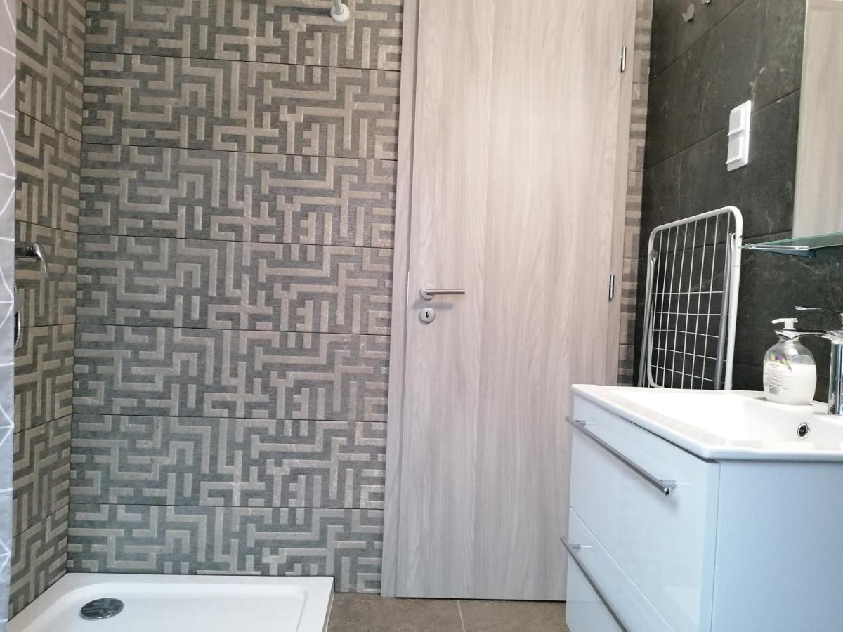 Mohacs Apartman Buitenkant foto