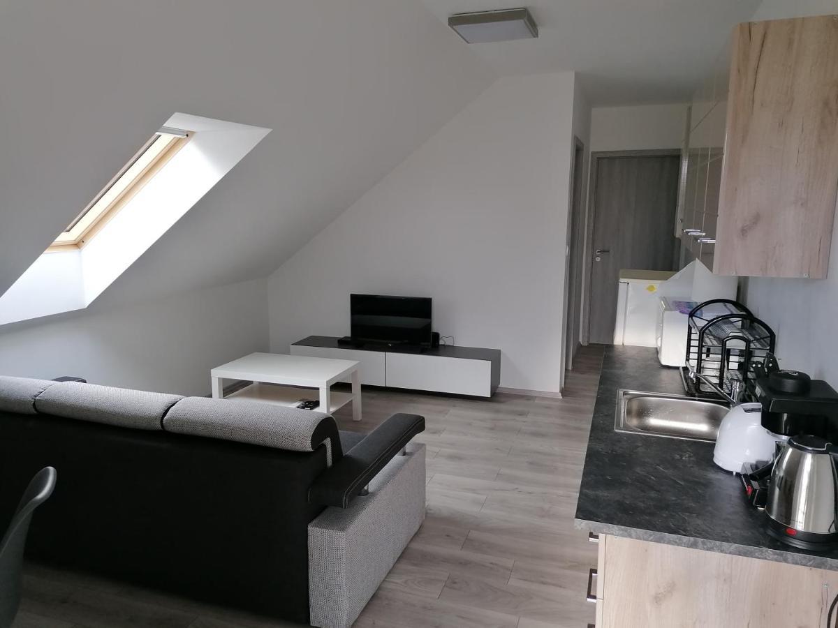 Mohacs Apartman Buitenkant foto