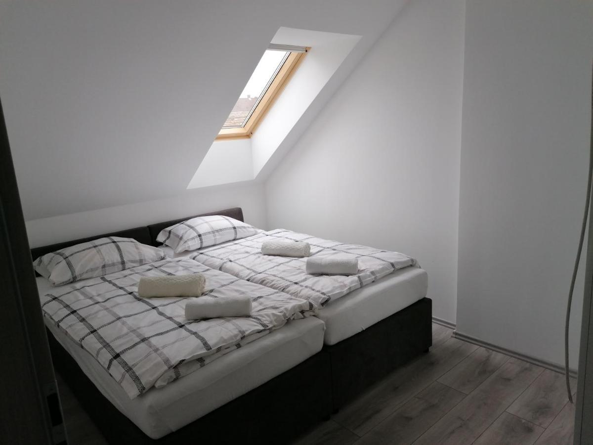 Mohacs Apartman Buitenkant foto