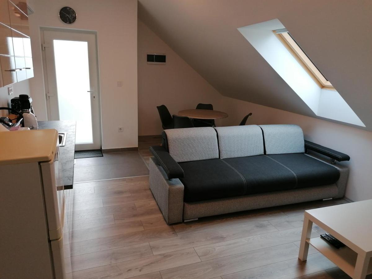 Mohacs Apartman Buitenkant foto