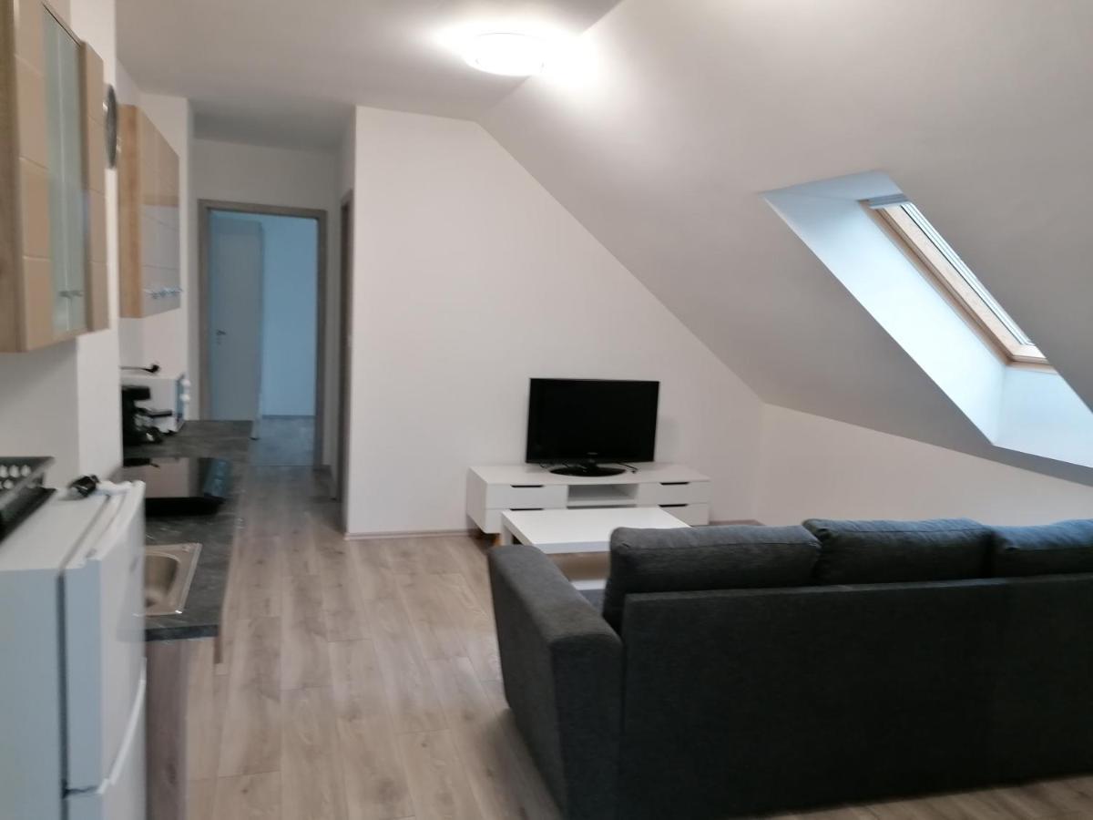 Mohacs Apartman Buitenkant foto