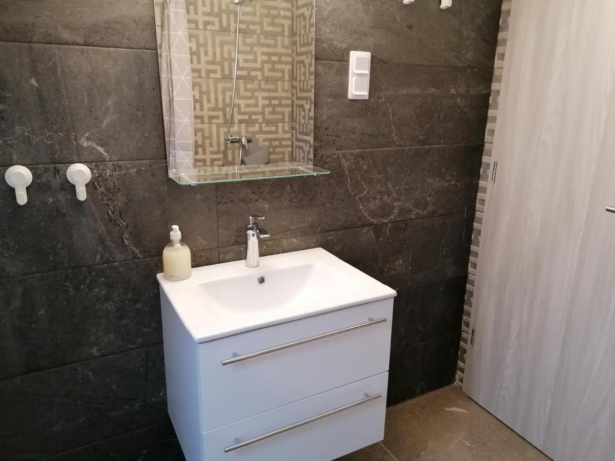 Mohacs Apartman Buitenkant foto