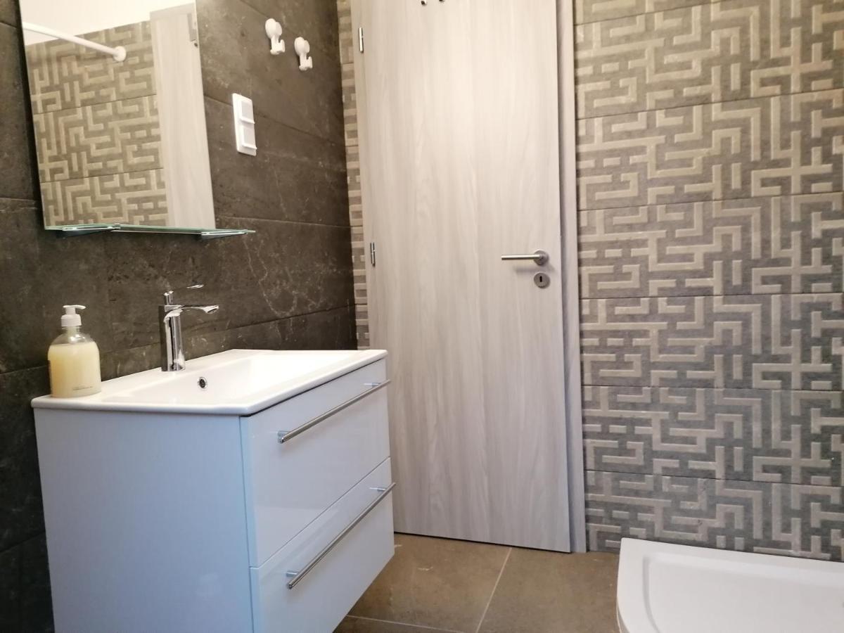 Mohacs Apartman Buitenkant foto