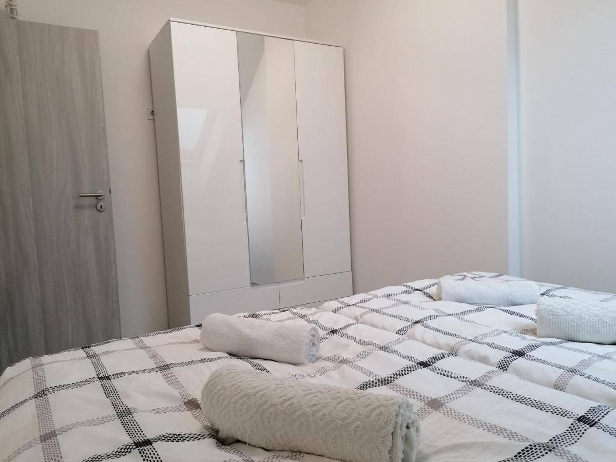 Mohacs Apartman Buitenkant foto