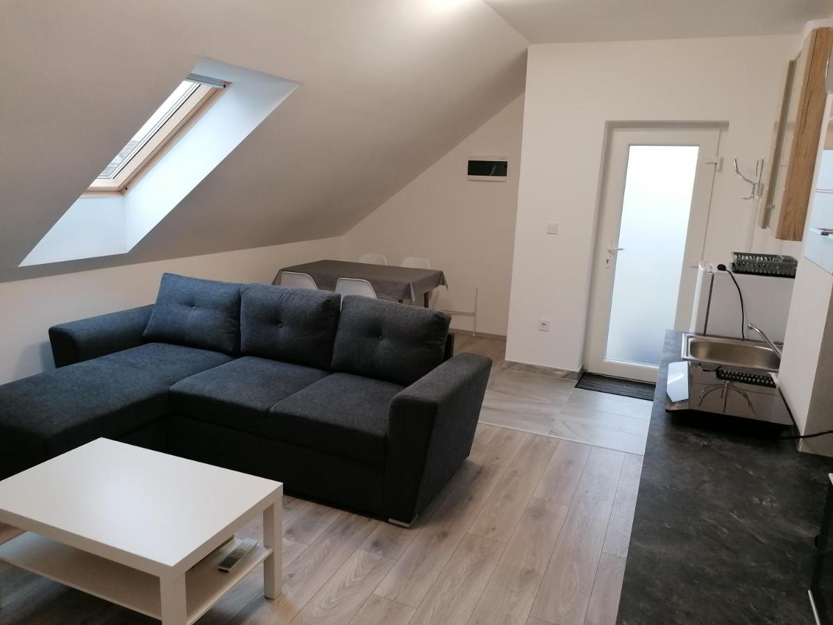 Mohacs Apartman Buitenkant foto
