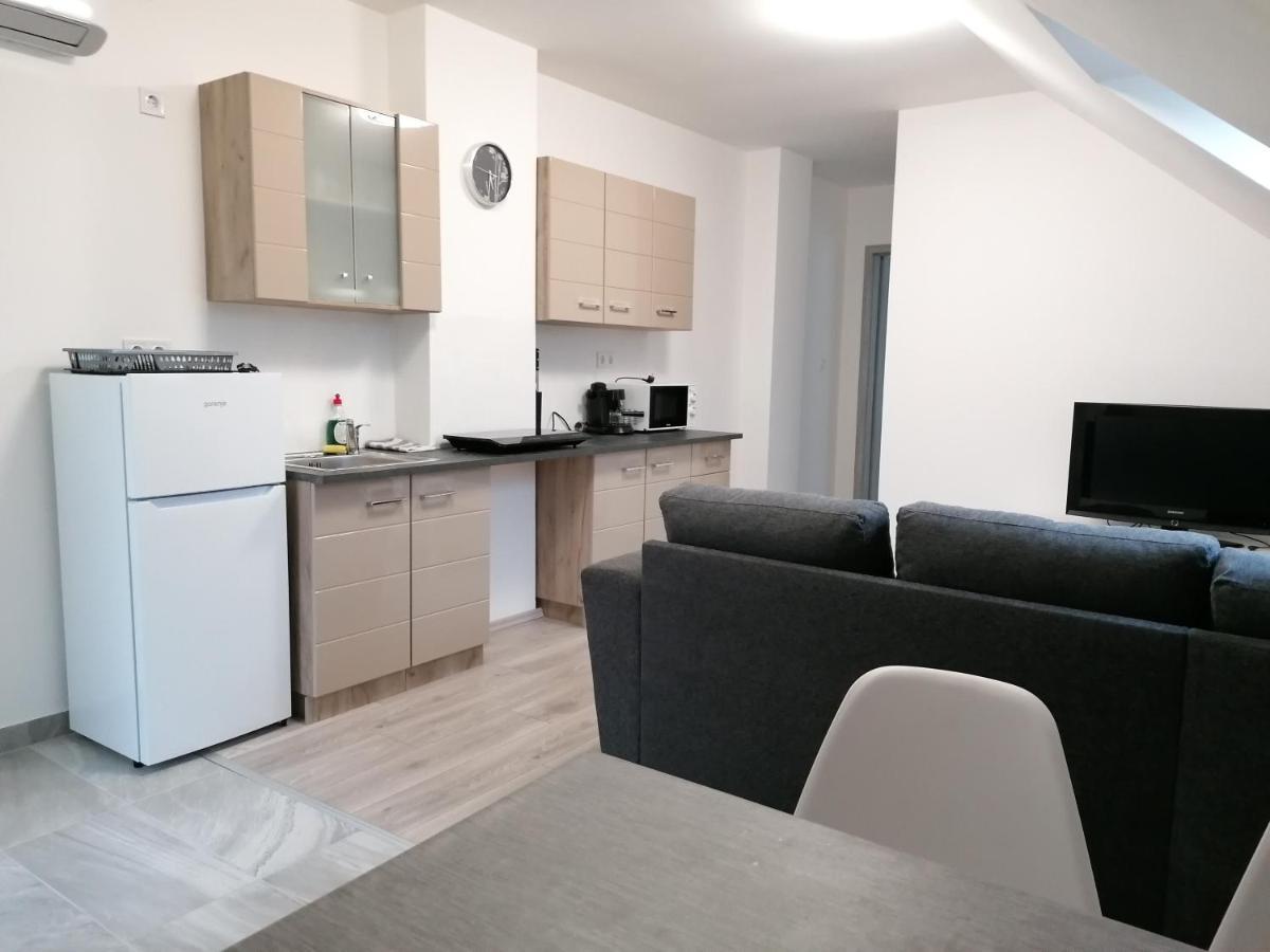 Mohacs Apartman Buitenkant foto