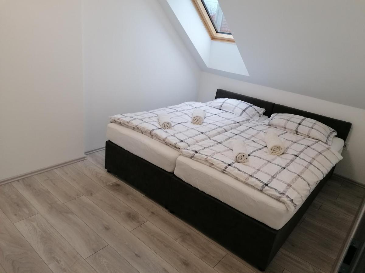 Mohacs Apartman Buitenkant foto