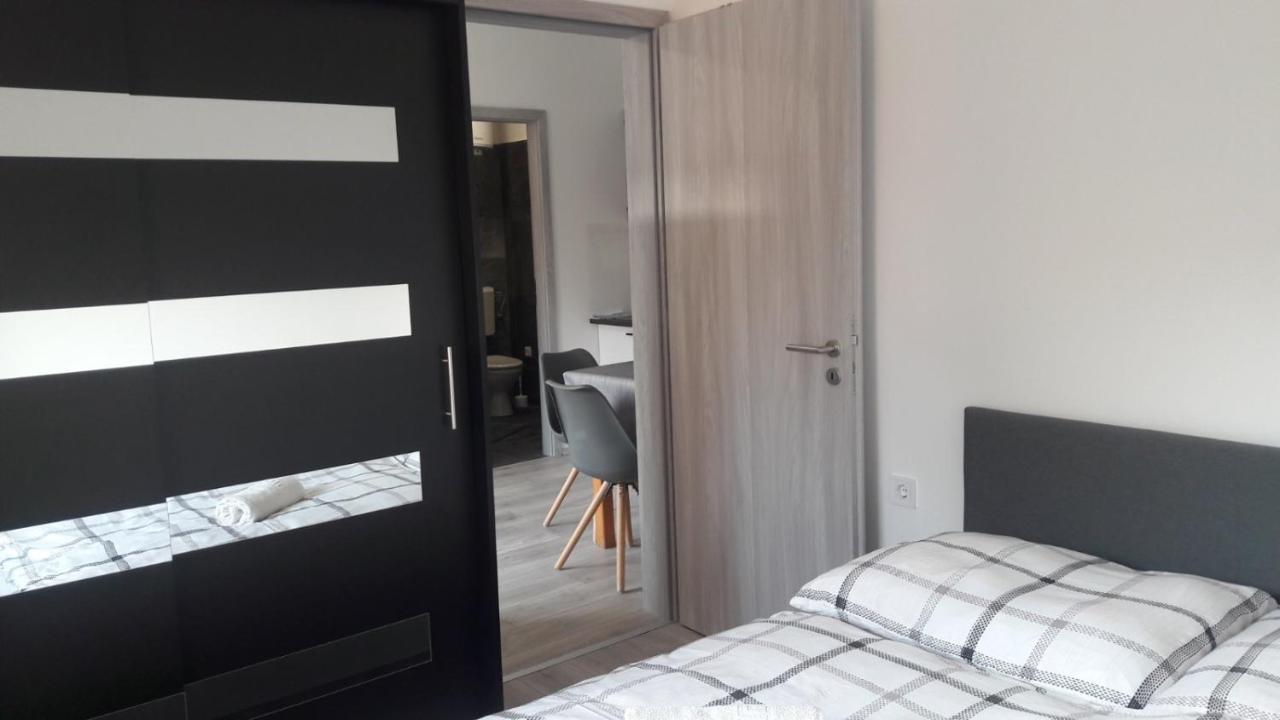 Mohacs Apartman Buitenkant foto